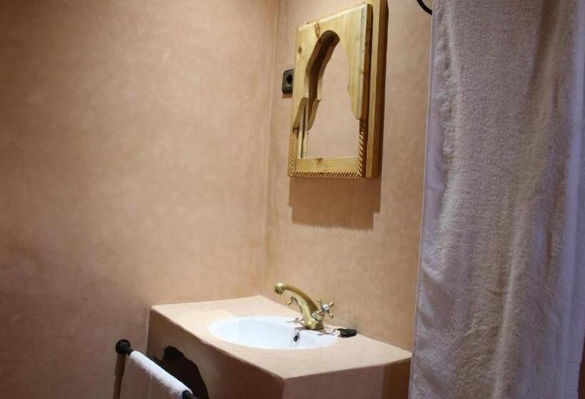 غرفة قياسية مطلّة علي الحديقة, Gîte Ait Lmaalam Chez Ahmed