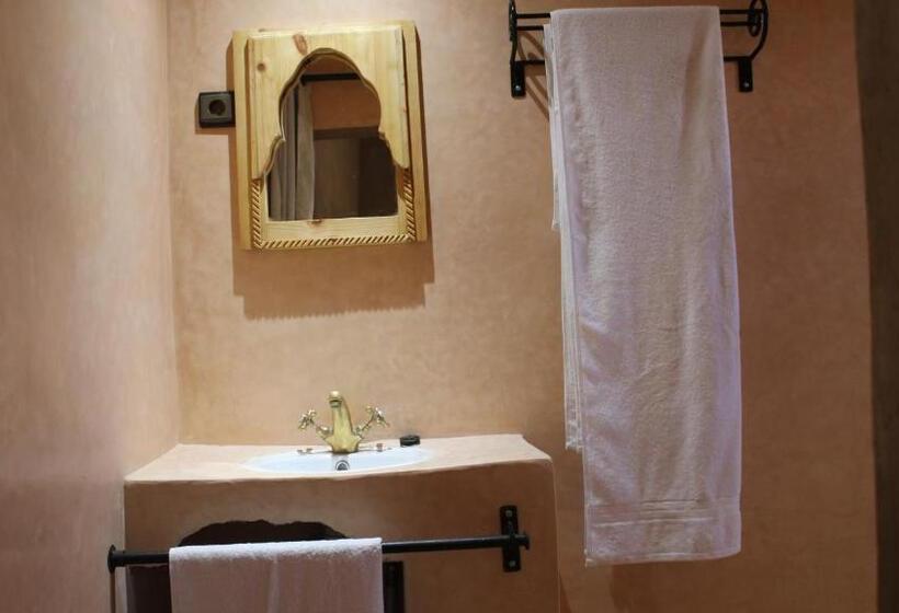 غرفة قياسية مطلّة علي الحديقة, Gîte Ait Lmaalam Chez Ahmed