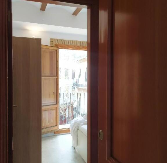 شقة غرفة نوم واحدة مزودة بشُرفة, Apartamentos Con Encanto En Pleno Casco Antiguo Ron Valenciayole