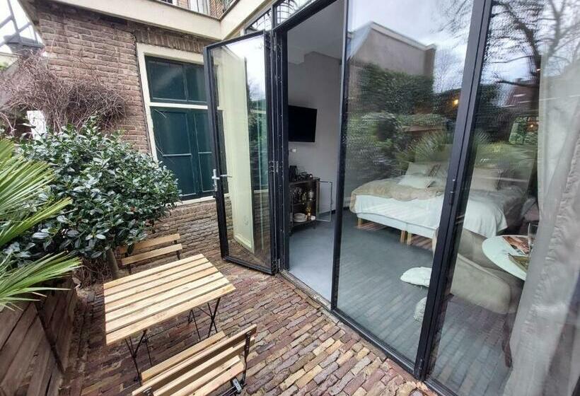 标准间, Saya Boutique