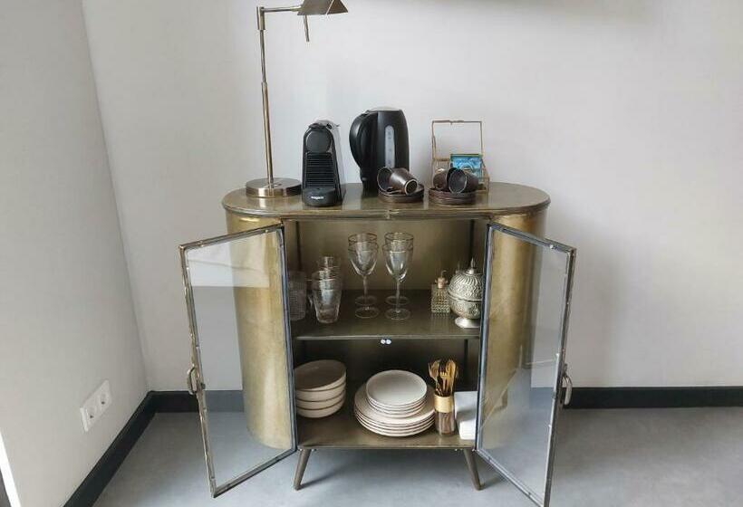 标准间, Saya Boutique