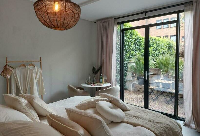 标准间, Saya Boutique