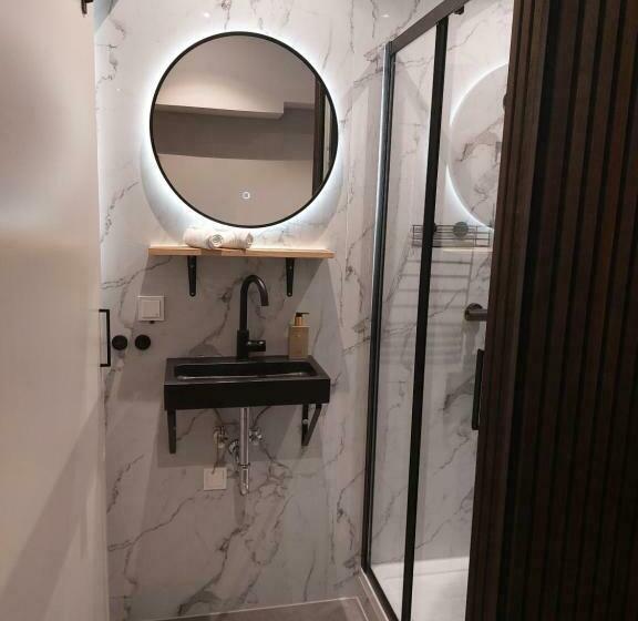 标准间, Saya Boutique