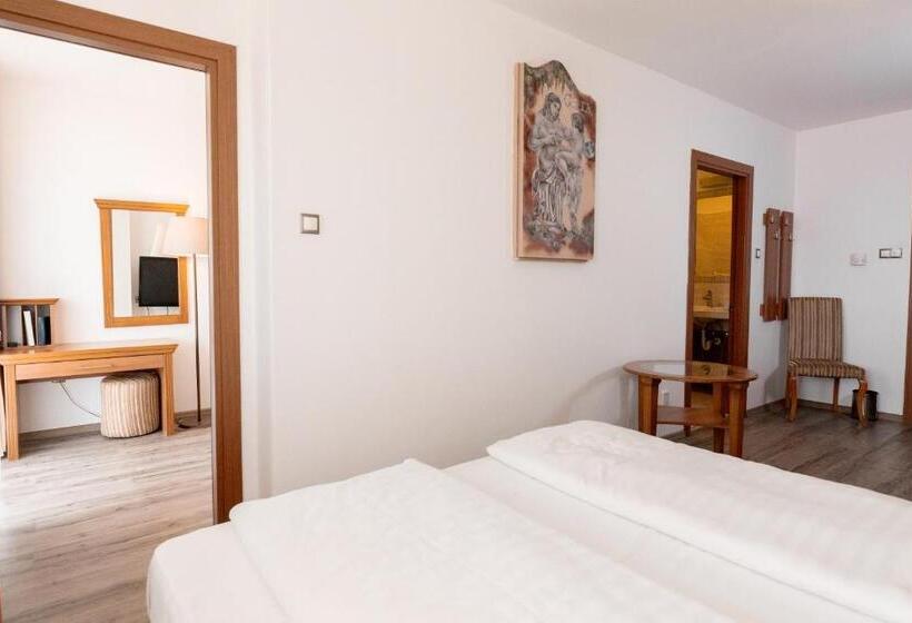 패밀리 룸, Aphrodite