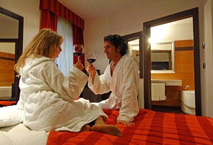 חדק דלוקס עם ג'קוזי, Isolabella Wellness