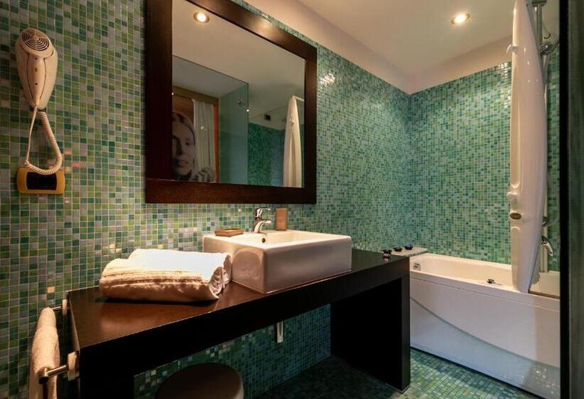 חדק דלוקס עם ג'קוזי, Isolabella Wellness