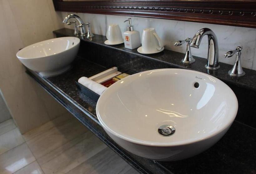 اتاق استاندارد با تخت بزرگ, The Vissai