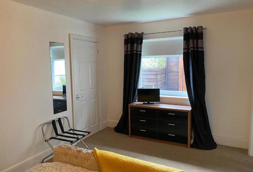 Семейное Бунгало, The Wighthill