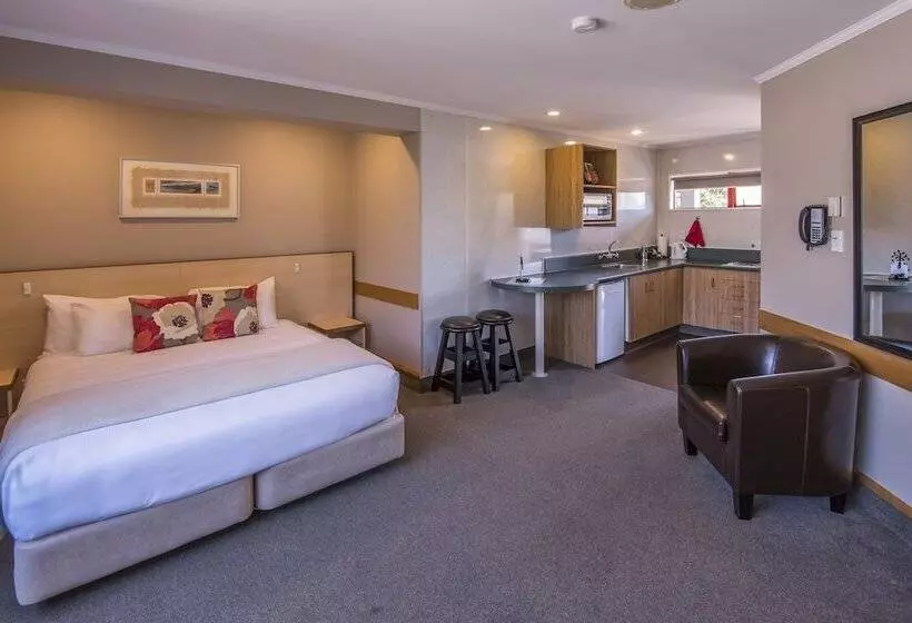 スタンダードスタジオ, Amross Court Motor Lodge