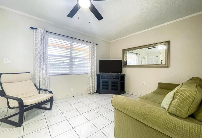 סוויטה, Hollywood Beach Hotels