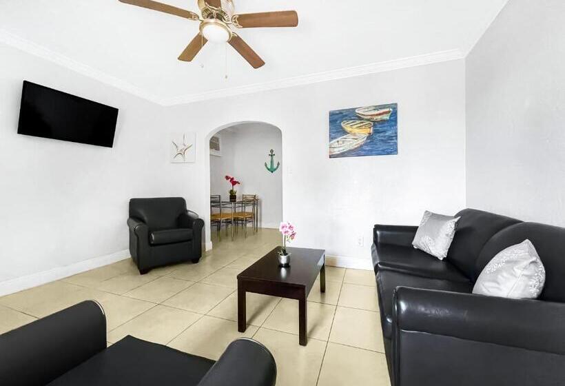 סוויטה, Hollywood Beach Hotels