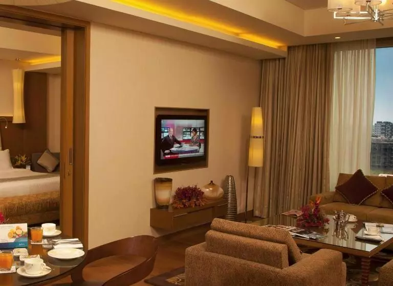 スイート, Radisson Blu Hotel, Nagpur