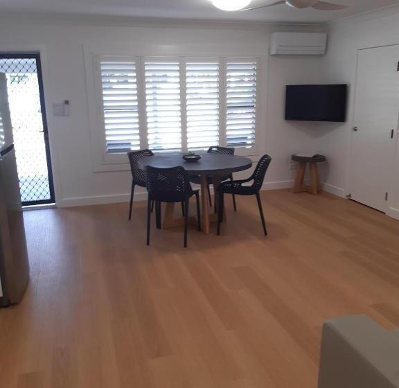 דירת חדר, Seashells Beachfront Resort