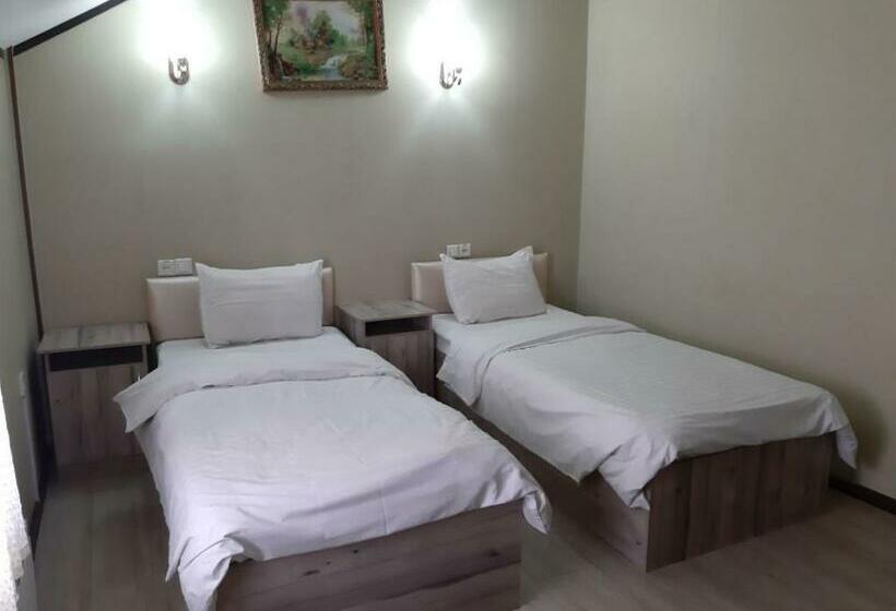 اتاق اکونومی, Seven Seasons