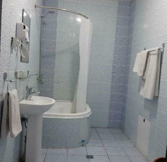 اتاق اکونومی, Seven Seasons