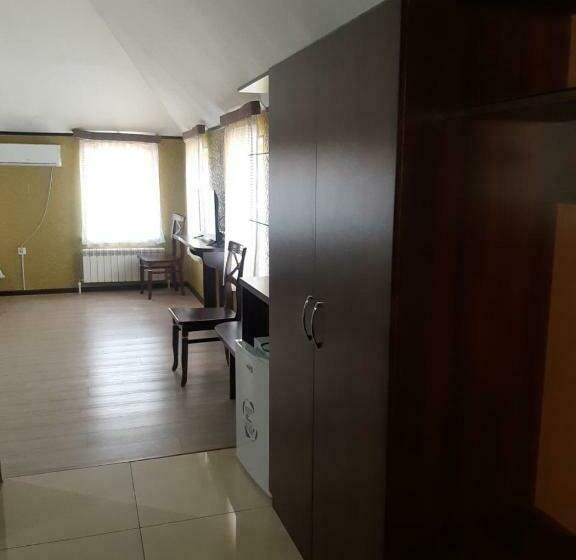 اتاق کلاسیک سه تخته, Seven Seasons