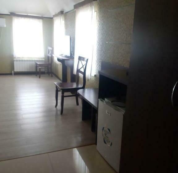 اتاق کلاسیک سه تخته, Seven Seasons