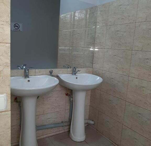 تختخواب در اتاق مشترک, Seven Seasons