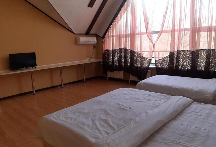 اتاق لوکس خانوادگی, Seven Seasons