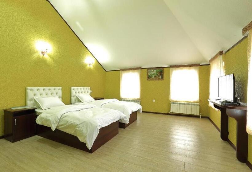 اتاق اکونومی, Seven Seasons