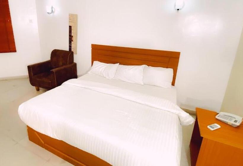 اتاق استاندارد با تخت بزرگ, Royal Court Lounge & Boutique