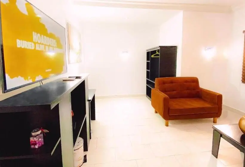 اتاق لوکس چهار تخته, Royal Court Lounge & Boutique