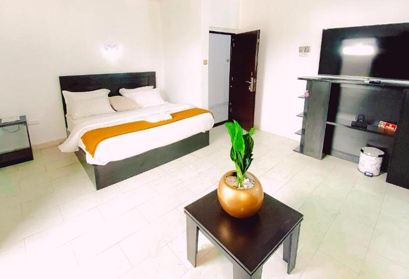 اتاق لوکس چهار تخته, Royal Court Lounge & Boutique