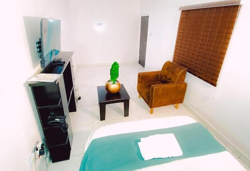 اتاق لوکس چهار تخته, Royal Court Lounge & Boutique