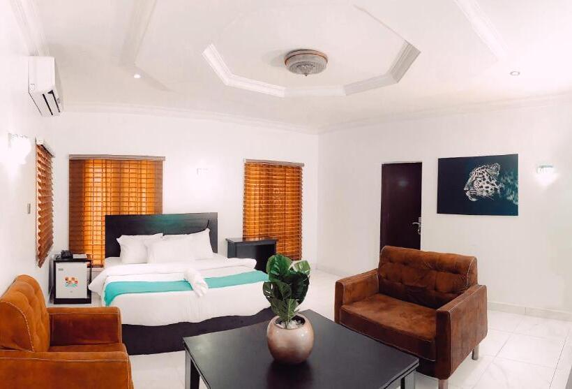 اتاق لوکس با تخت بزرگ, Royal Court Lounge & Boutique