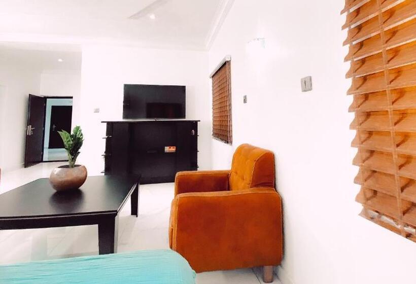 اتاق لوکس با تخت بزرگ, Royal Court Lounge & Boutique