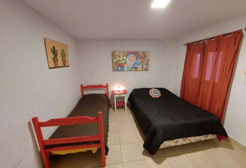 اتاق استاندارد سه نفره, Huaka Hostel