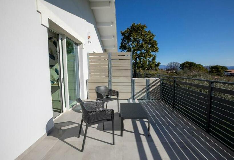 غرفة قياسية مطلّة علي البحيرة, B&b Fior Di Magnolia