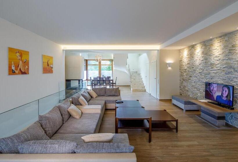 带1个卧室的豪华别墅, Chateau Cihelny