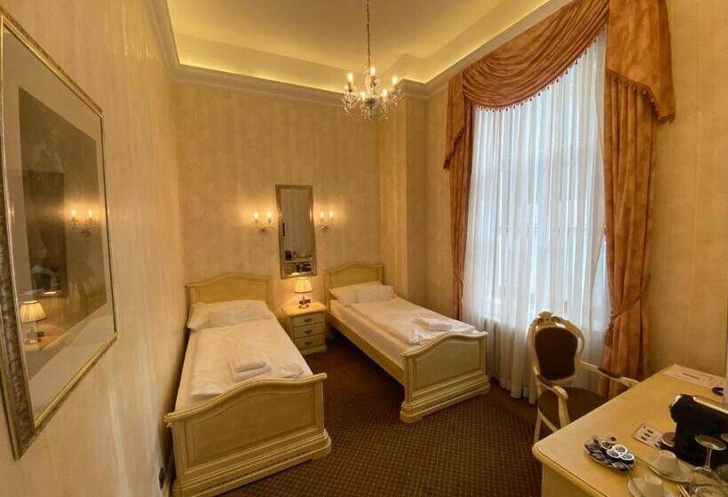 标准间, Chateau Cihelny