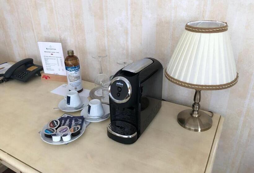 标准间, Chateau Cihelny