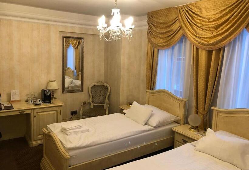 标准间, Chateau Cihelny