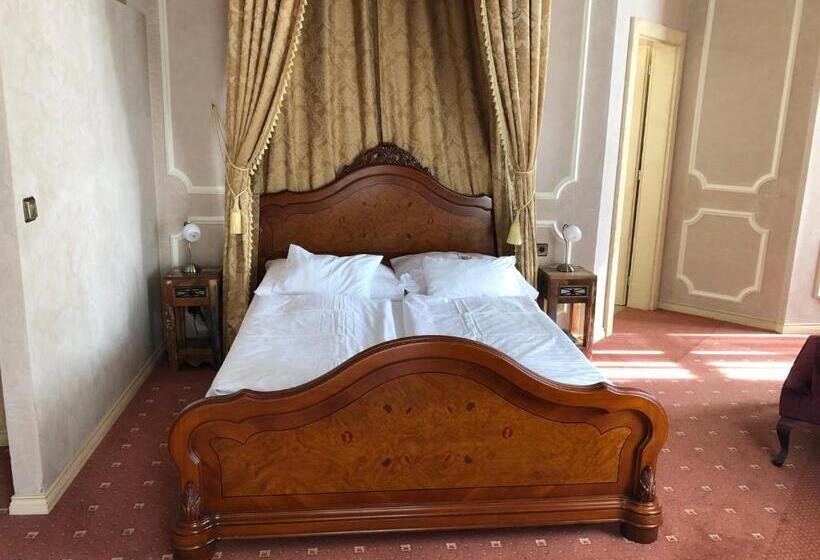 小型套房, Chateau Cihelny