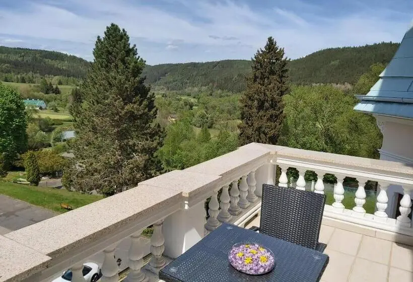 スイート, Chateau Cihelny