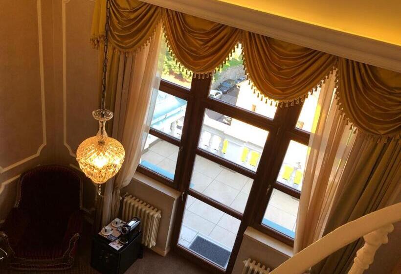 套房, Chateau Cihelny