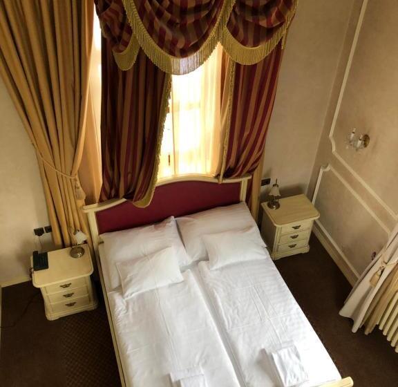 套房, Chateau Cihelny