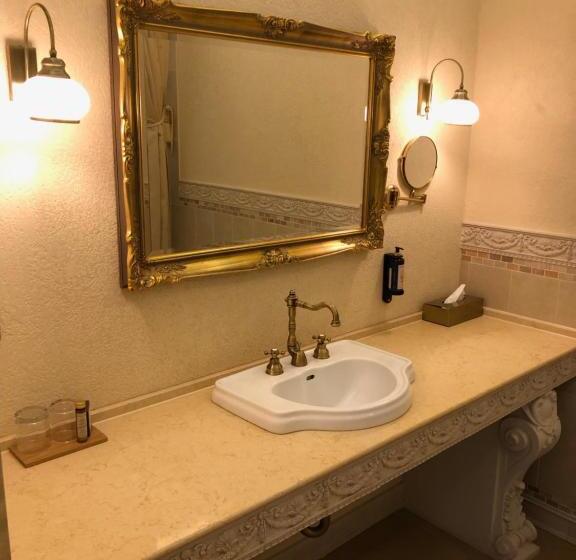 带阳台的豪华间, Chateau Cihelny