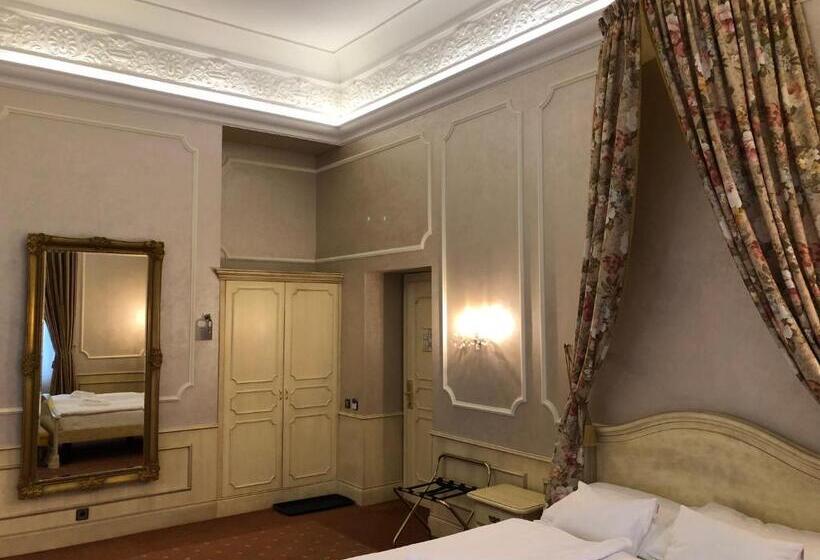 带阳台的豪华间, Chateau Cihelny