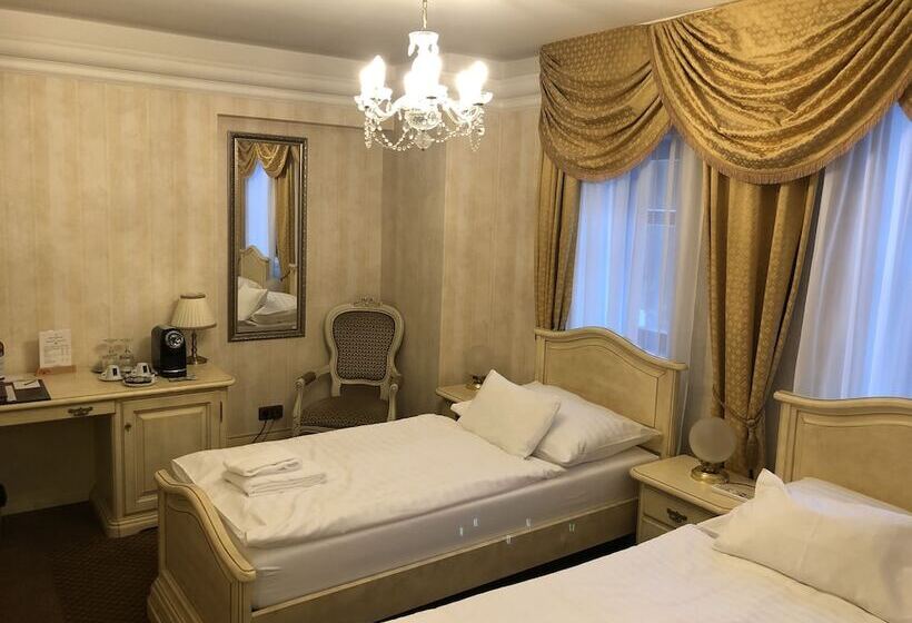 标准间, Chateau Cihelny