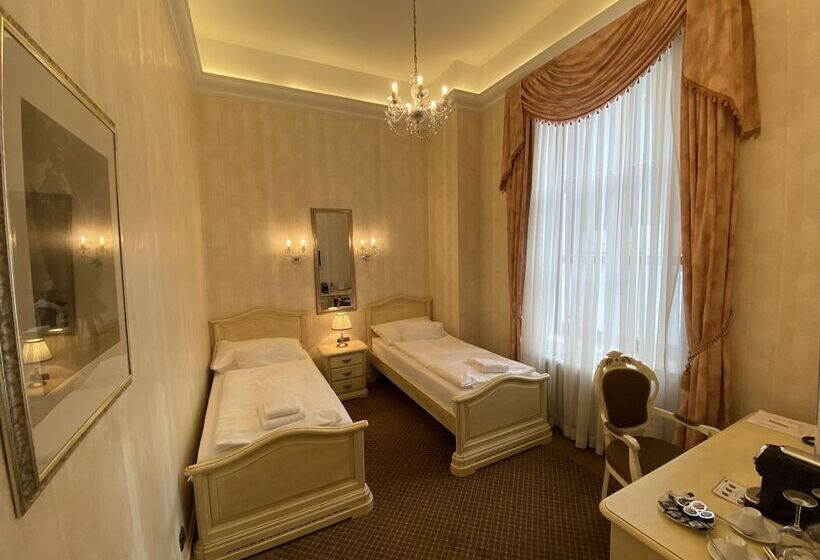 标准间, Chateau Cihelny