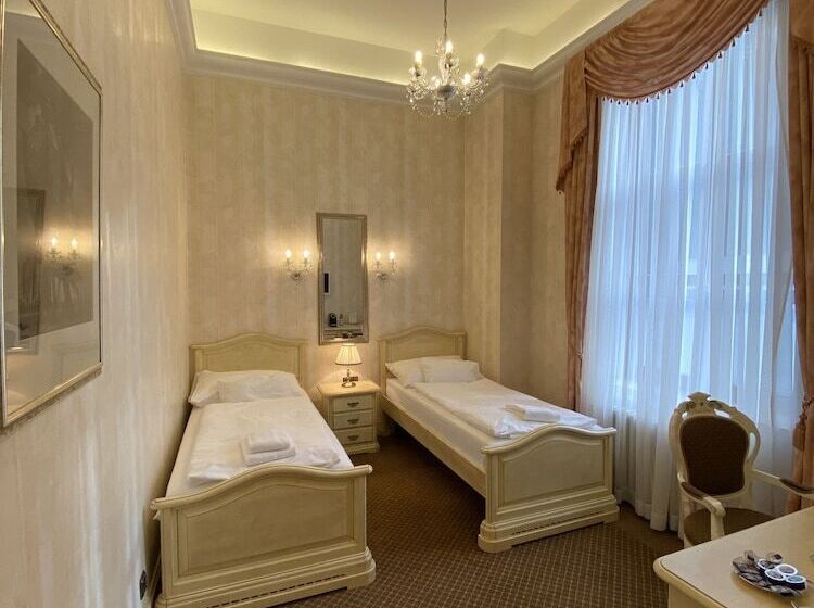 标准间, Chateau Cihelny