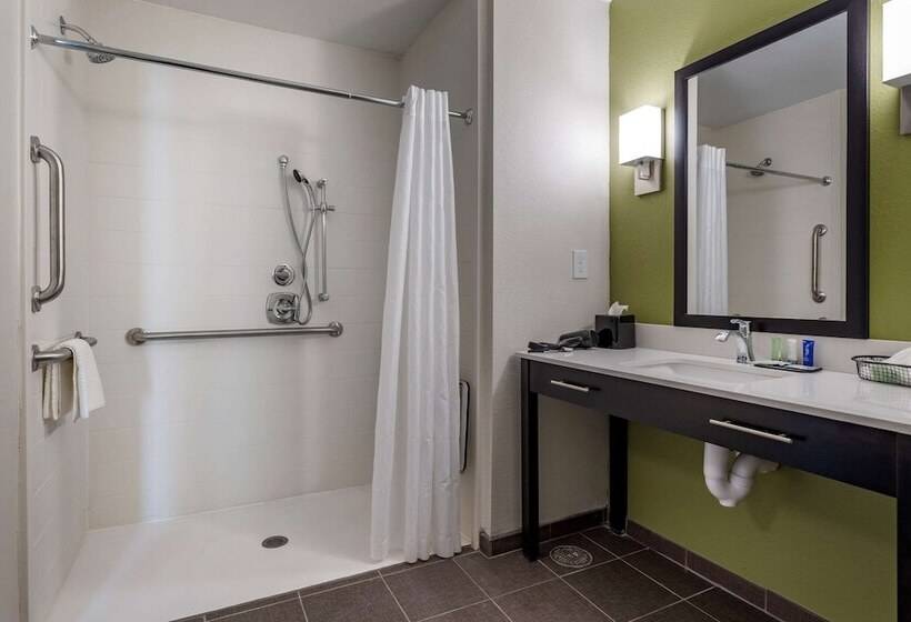 סוויטה מותאמת לאדם עם מוגבלויות, Sleep Inn & Suites