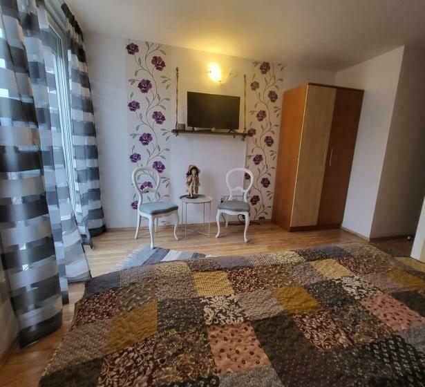 Номер Стандарт, House Of Julia