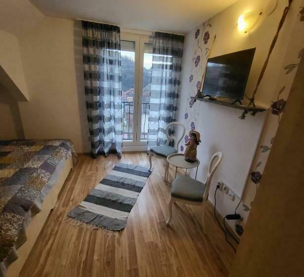 Номер Стандарт, House Of Julia