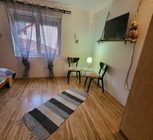 Номер Стандарт, House Of Julia