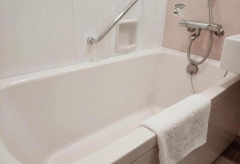 غرفة قياسية, Elsereine Osaka